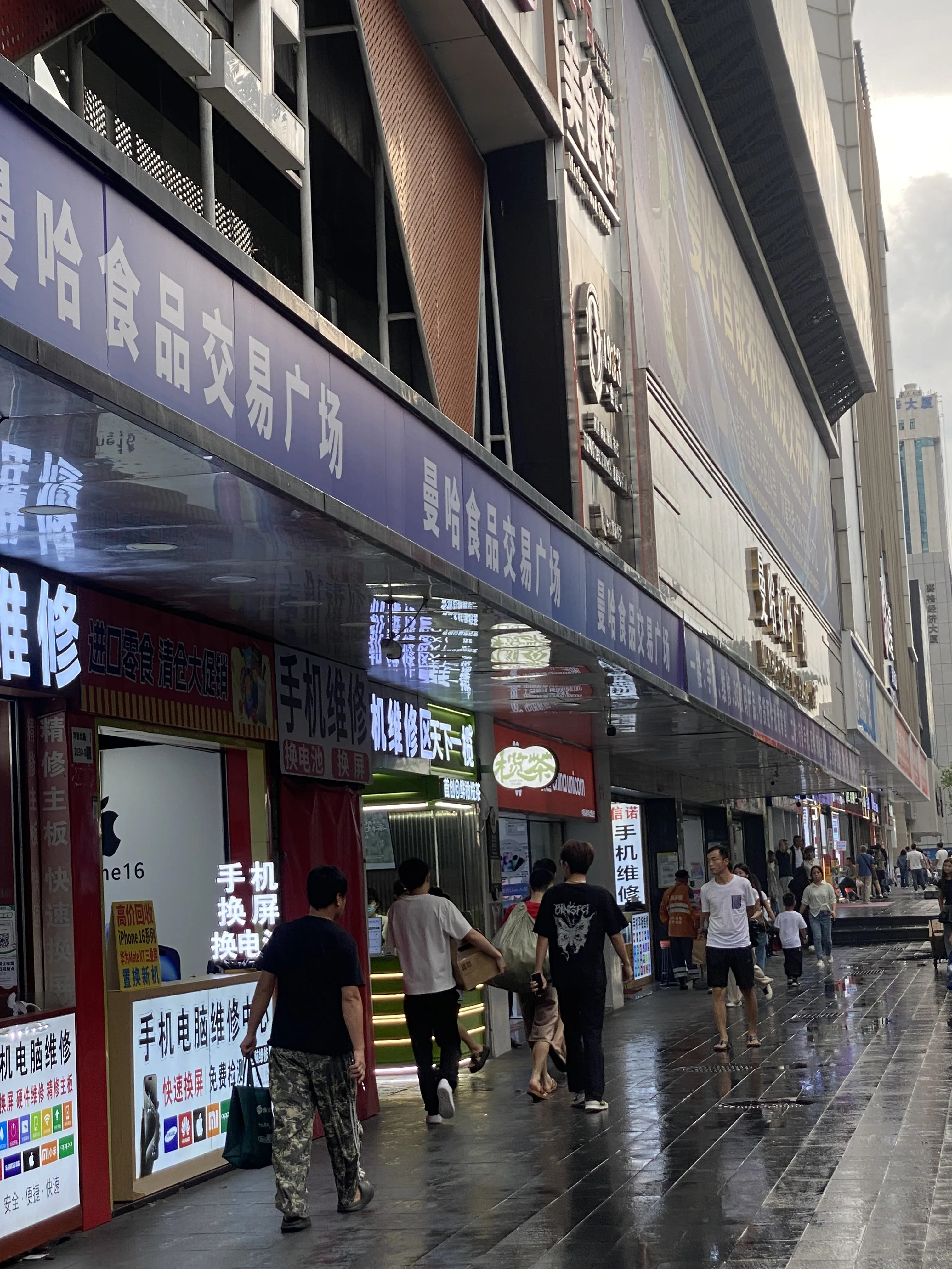 探秘华强北科技商街现场图片 2